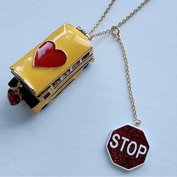NWT 🚌♥️ Betsey Johnson school bus heart Necklace - Picture 8 of 15
